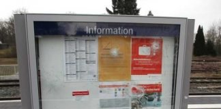 Das Ergebnis von Vandalen; Beschädigte Vitrine im Bahnhof Hungen; Quelle: Bundespolizei