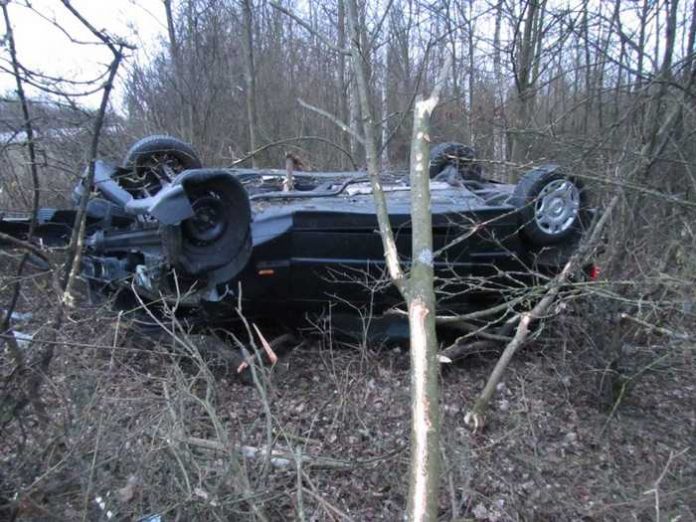 Pkw in der Böschung der A 63