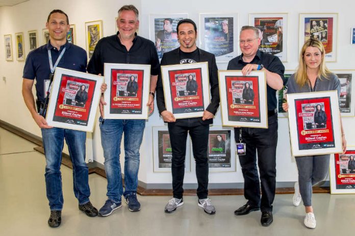 Jens Reithmann (SAP Arena), Holger Schwab (S-Promotion), Bülent Ceylan, Dirk Grittner (Kulturbureau Hanau), Vivian Siegmann (SAP Arena). (Foto: SAP Arena/Binder)