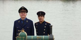 Die Schatzsucher: v.l.: Horst Müller, pensionierter Lokführer aus Cochem; Uwe Breitmeier, Vorsitzender des Vorstandes Bahnwelt Darmstadt-Kranichstein (Foto: Projektbüro „Jäger der versunkenen Lok“)