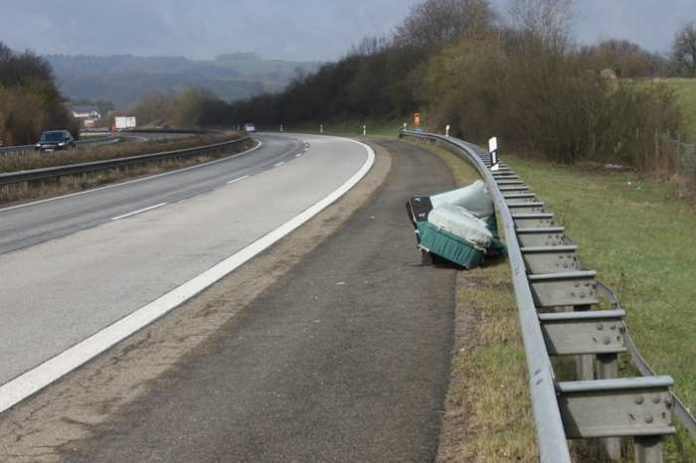 Sofa auf der A62