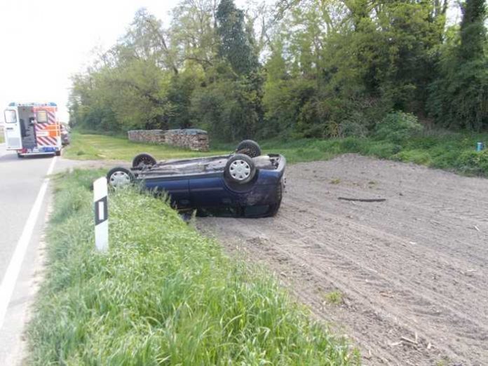 Polizeifoto Unfallstelle - Der verunfallte PKW