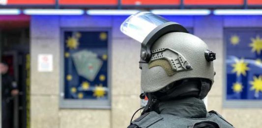 SEK Einsatz Polizei Frankfurt Main - Quelle: Polizeipräsidium FFM