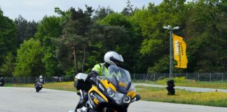 Stauberater Joachim Paul beim ADAC Fahrsicherheitstraining für Motorradfahrer, das vor jeder Saison absolviert werden muss. (Foto: ADAC Nordbaden e.V.)