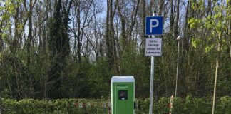 Ladesäule am Parkplatz des Kreisbades Heidespaß (Foto: Kreisverwaltung Rhein-Pfalz-Kreis)