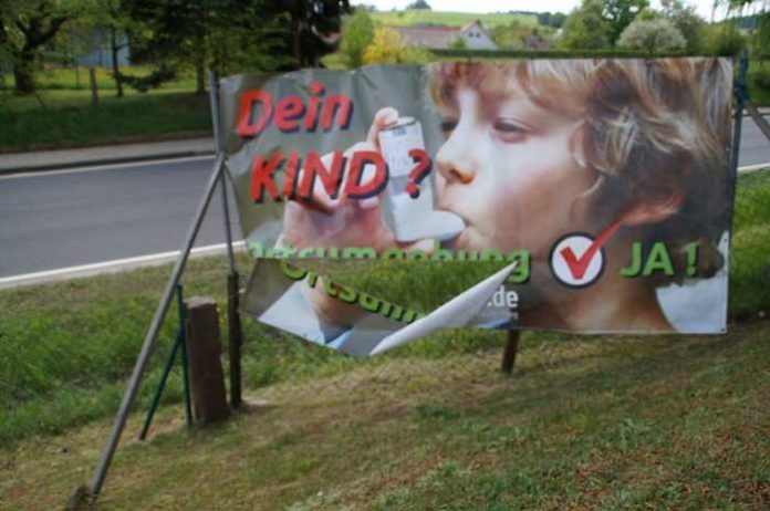 Zerschnittenes Plakat