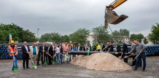 Eine große Baumaßnahme mit vielen Akteuren: Bauarbeitern, Planern, Kolleginnen und Kollegen aus den Ämtern und Rathäusern, Vertriebler und Kaufleute. Sie alle tragen ihren Teil bei zum Bau der Fernwämeleitung nach Rheinstetten. (Foto: Stadtwerke Karlsruhe GmbH/ARTIS)