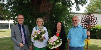 Zusammen haben sie Generationen von jungen Menschen geprägt (v.l.): Schulleiter Wolfgang Peters, Hildegard Kaufmann, Vera Bohnert und Rolf Seger (Foto: BBS Landau)