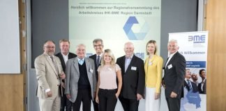 Der neu gewählte Vorstand des Arbeitskreises IHK-BME Region Darmstadt (vlnr.): Martin Proba, Dr. Michael Baus, Dieter Schäfer, Dieter Schäfer, Kristina Filipp, Herbert Umlauf, Dr. Maria Petrochenkova, Hans-Peter Hofmann. (Foto: IHK Darmstadt/Klaus Mai)