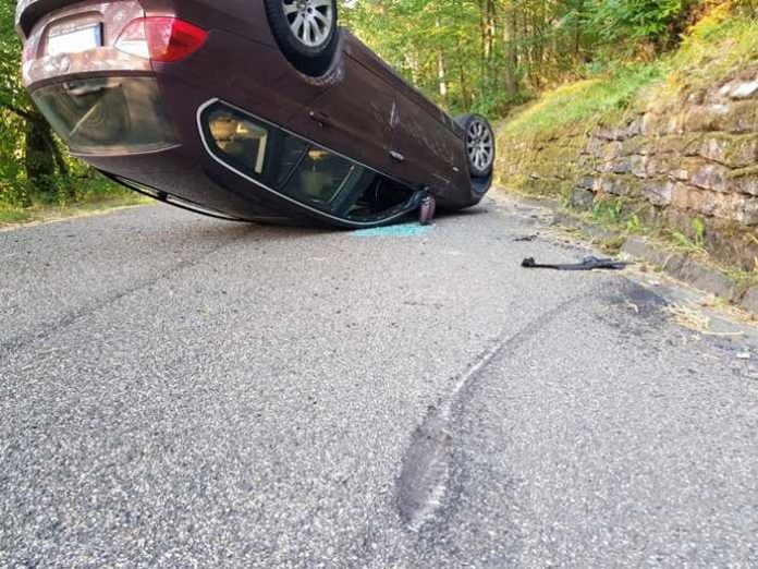 BMW überschlägt sich im Luitpoldweg