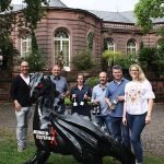 Geschäftsführer Sascha Kaiser zusammen mit den Winzern Markus Keller, Gudrun Erbeldinger-Höfferle, Alexander Weinmann, Dr. Andreas Schreiber, Ursula Müller (Foto: KVG)