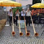 Die Alphornbläser Steinsbergblick spielen zur Eröffnung des 6. Bierdorfes auf. (Bild: Stadtmarketing Sinsheim)