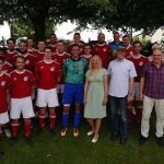 Das Team des Kreises Bergstraße mit Landrat Christian Engelhardt (vorne, 3.v.r.) und der Ersten Kreisbeigeordneten Diana Stolz (4.v.r.) (Foto: Kreis Bergstraße)