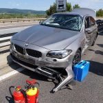 Der unfallbeteiligte BMW (Foto: Feuerwehr Neustadt)