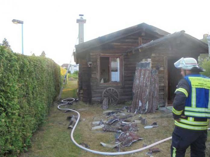 Blockhütte hat gebrannt