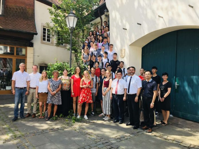 Gruppenfoto vor dem Michel´schen Hof. (Foto: Stadtverwaltung Neustadt)