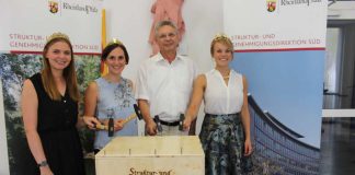 Rheinhessische Weinkönigin Lea Kopp, Pfälzische Weinkönigin Inga Storck, SGD-Präsident Hans-Jürgen Seimetz, Deutsche Weinkönigin Katharina Staab (Foto: SGD Süd)