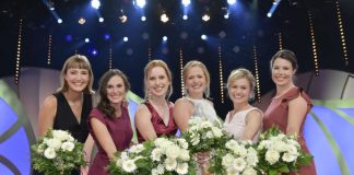 v.l.: Pauline Baumberger (Nahe), Inga Storck (Pfalz), Klara Zehnder (Franken), Tatjana Schmidt (Rheingau), Carolin Klöckner (Württemberg) und Franziska Aatz (Baden) stehen im Finale zur Wahl der 70. Deutschen Weinkönigin (Foto: DWI)