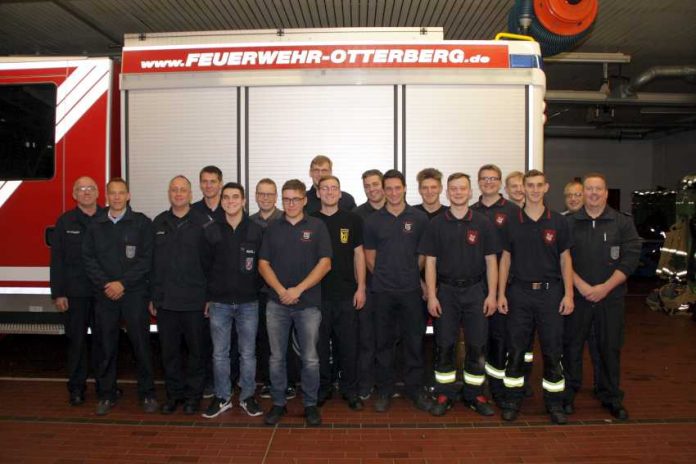 Gruppenbild Wehrleitung, Ausbilder und Teilnehmer