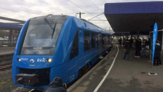 Der erste Wasserstoffzug Coradia iLint von Alstom wurde heute in Ludwigshafen vorgestellt.