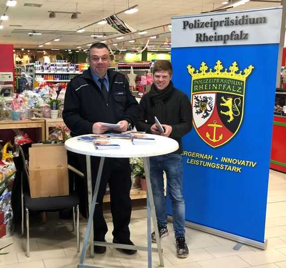 Informationsstand im Wasgaumarkt