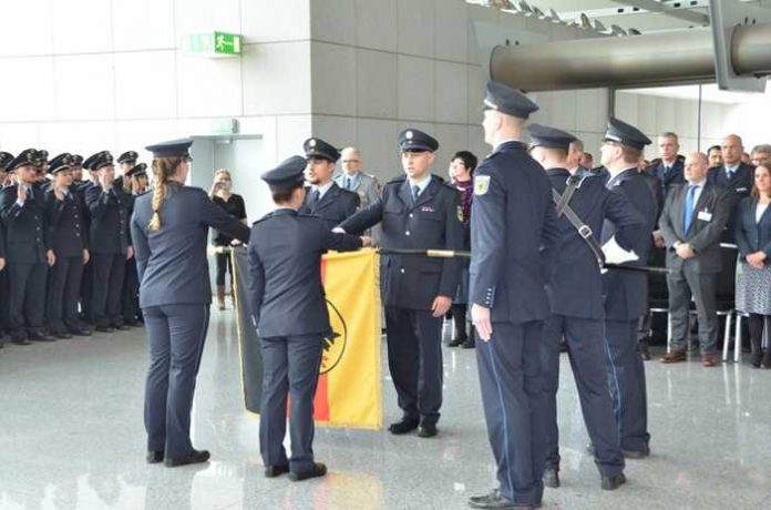 162 Bundespolizisten feierlich am flughafen vereidigt