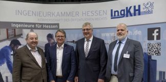 v.l.: Dipl.-Ing. Franz Schächer (bisheriger Vorsitzender der Fachgruppe Baulicher Brandschutz HBO der Ingenieurkammer Hessen), Univ.-Prof. Dr.-Ing. Stefan Winter (TU München), Dipl.-Ing. Ingolf Kluge (Präsident der Ingenieurkammer Hessen) und Prof. Dipl.-Ing. Helmut Zeitter (Frankfurt University of Applied Sciences und neuer Vorsitzender der Fachgruppe Baulicher Brandschutz HBO der Ingenieurkammer Hessen). (Foto: Ingenieurkammer Hessen)