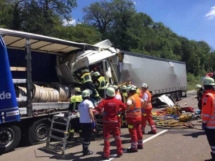 A3: LKW-Auffahrunfall © Feuerwehr Wiesbaden