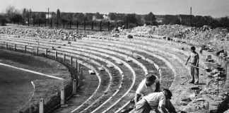 Wiederaufbau des Ludwigshafener Südweststadions 1949. (Foto: Stadtarchiv Ludwigshafen)