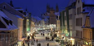 Die vorweihnachtliche Maximilianstraße in Speyer (Foto: Klaus Venus)