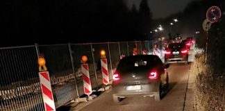 Die mobile Ampelanlage wurde beschädigt (Foto: Polizei RLP)