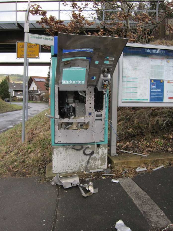 Gesprengter Automat. Am Haltepunkt-Allendorf