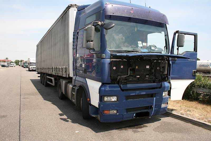 Ein kontrollierter Sattelzug (Foto: Polizei RLP)