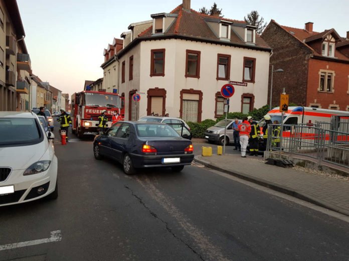 Verkehrsunfall Rotkreuz-/Sauterstraße (Foto: Feuerwehr Neustadt)