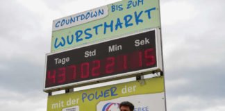 Bürgermeister Christoph Glogger vor dem Wurstmarktcountdown, der heute auf den Wurstmarkt 2021 eingestellt wurde. (Foto: Stadtverwaltung Bad Dürkheim)