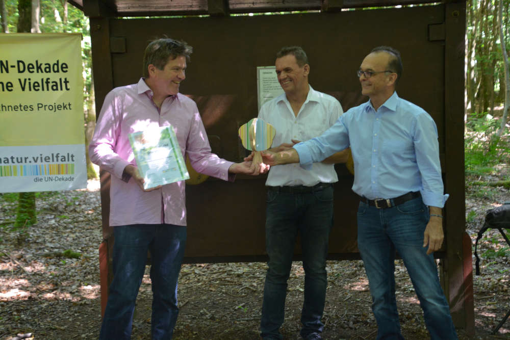 Kurt Garrecht (Vorsitzender Naturschutzverband Südpfalz), Gerald Job (Ortsbürgermeister Ottersheim), Dr. Fritz Brechtel (Landrat, Kreis Germersheim) (Foto: Kreisverwaltung Germersheim)