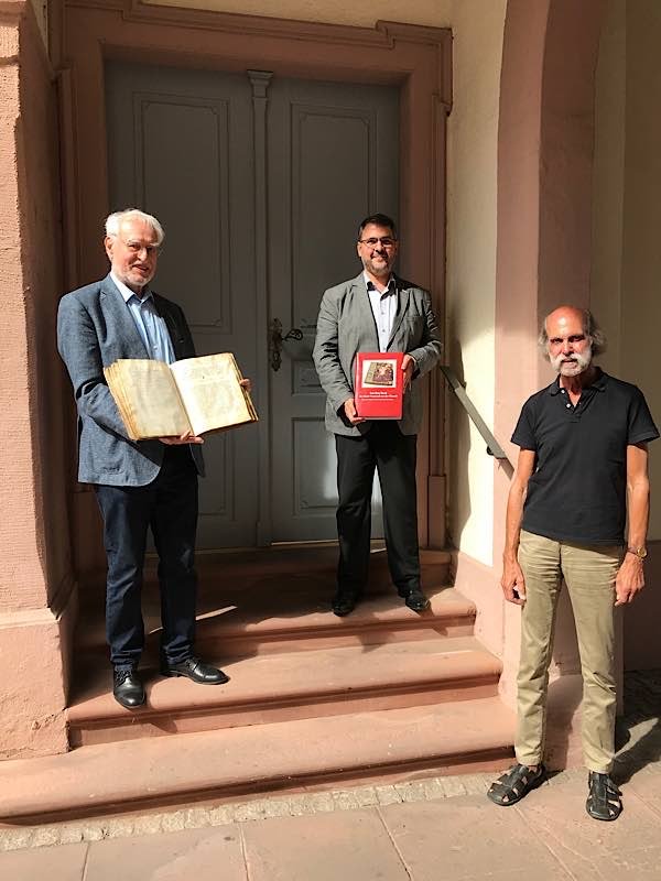 v.l.: Prof. Dr. Pirmin Spieß, Oberbürgermeister Marc Weigel, Dr. Johannes Weingart (Foto: Stadtverwaltung Neustadt)