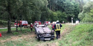 Das Fahrzeug überschlug sich (Foto: Polizei RLP)