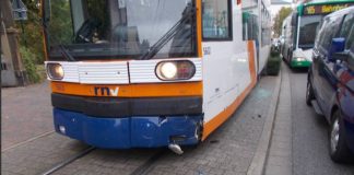 Die beteiligte Straßenbahn (Foto: Polizei RLP)