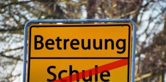 Symbolbild Betreuung Schule (Foto: Pixabay/Gerd Altmann)