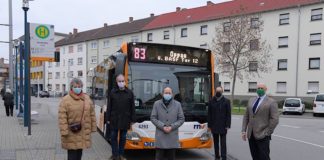 Michaela Diehl, Bezirksleiterin Mannheim Nord; Alexander Thewalt, Erster Beigeordneter und ÖPNV-dezernent Stadt Ludwigshafen; Christian Specht, Erster Bürgermeister und ÖPNV-Dezernent Stadt Mannheim; Christian Volz, Kaufmännischer Geschäftsführer rnv; Dennis Fanelsa, Senior Vice President BASF Site Management Ludwigshafen. (Foto: rnv GmbH/Siegelmann)