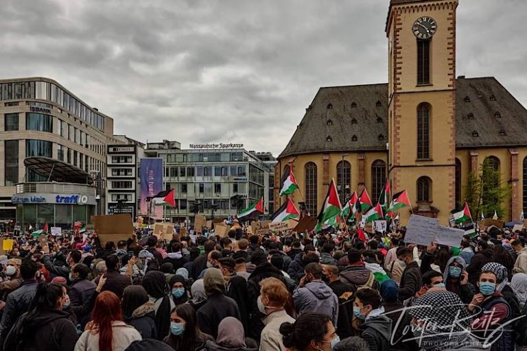 Frankfurt: Demo „Solidarität Mit Israel“ Und Gegendemonstration ...