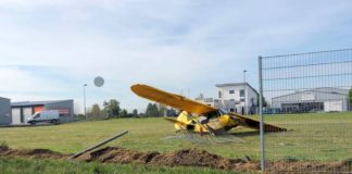 Das Flugzeugwrack (Foto: Polizei RLP)