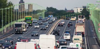 Symbolbild Straßenverkehr Berufsverkehr (Foto: Pixabay/Thomas B.)