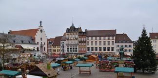 Es ist #vorsichtigwaslosinLD: Der Kunsthandwerkliche Thomas-Nast-Nikolausmarkt in Landau findet in diesem Jahr nicht nur auf dem Rathausplatz, sondern verteilt in der Innenstadt statt. (Quelle: Stadt Landau)