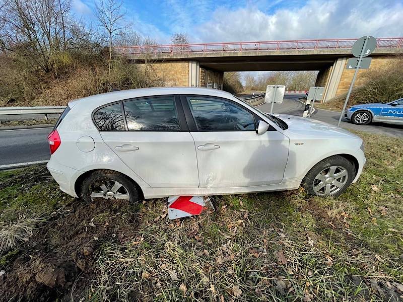 Der beschädigte PKW (Foto: Polizei RLP)