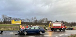 Verkehrsunfall (Foto: Feuerwehr Neustadt)