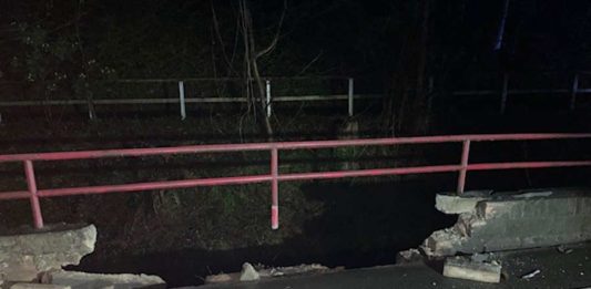 Die beschädigte Mauer (Foto: Polizei RLP)