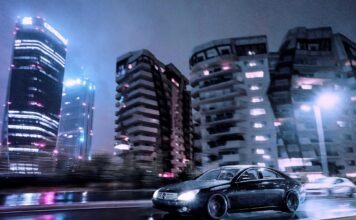 Schwarze Limousine auf der Straße in der Nähe (Samuele Errico Piccarini / Unsplash)
